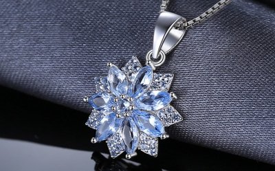 Колие с медальон от масивно сребро 925 с  шпинели - Зимно цвете