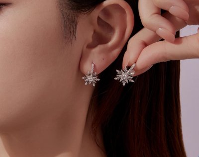 Комплект от обеци, пръстен и гривна от масивно сребро 925 - Сребърни снежинки 